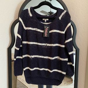 Light sweater with distressing